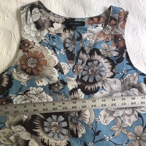 Beautiful sleeveless blouse-